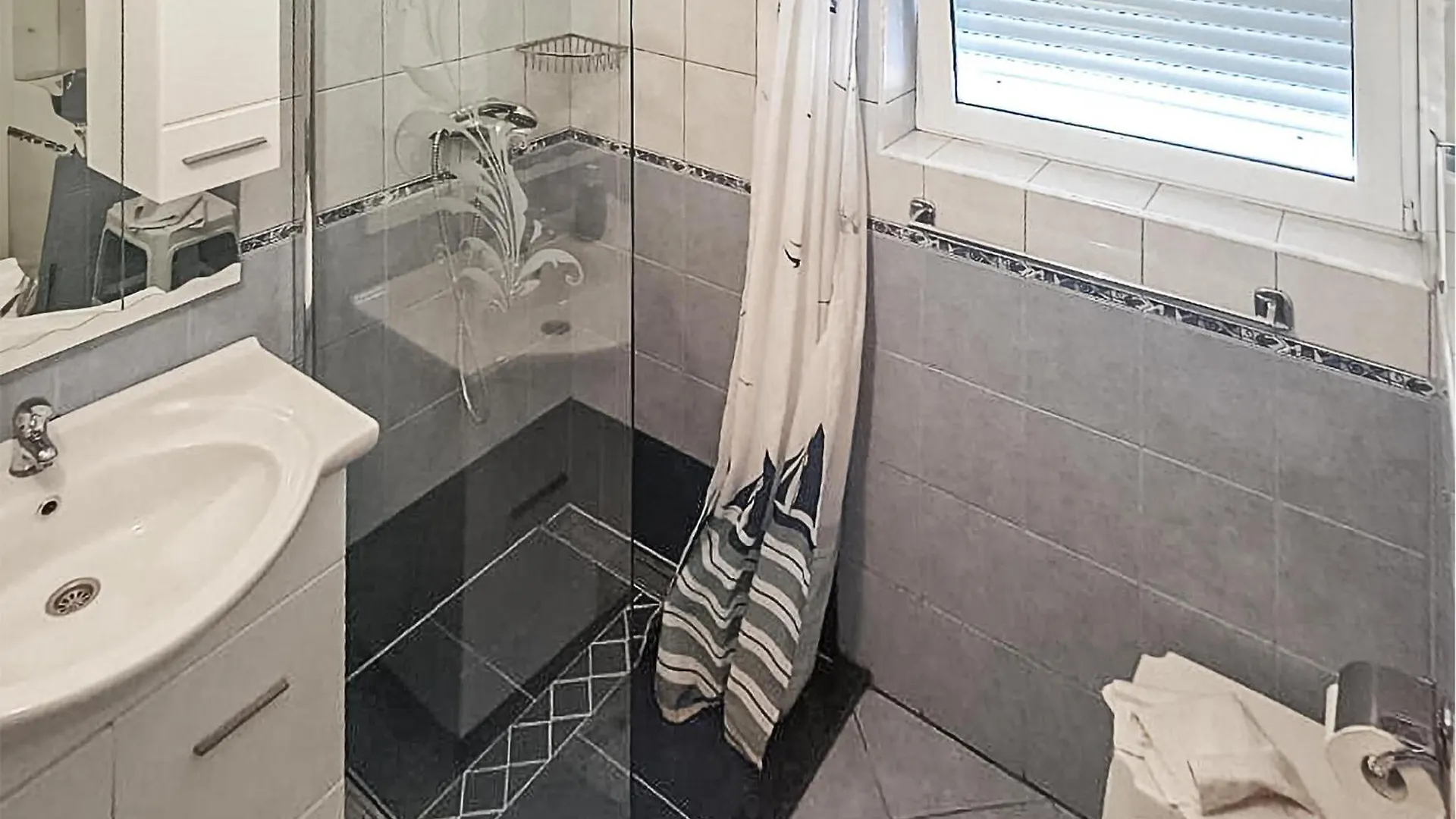 2 Bedroom Cozy Apartment In Biograd Biograd Na Moru