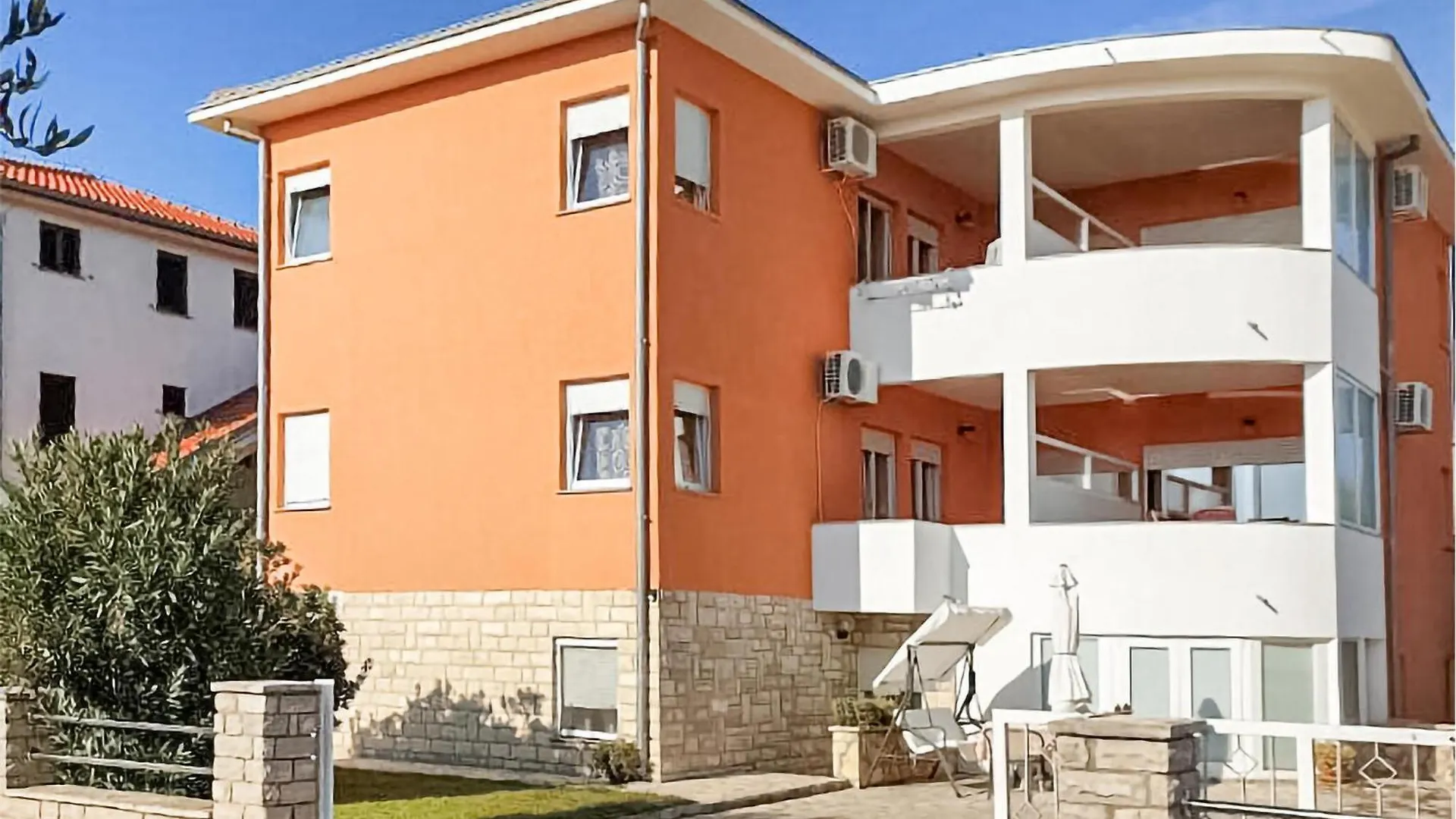 2 Bedroom Cozy Apartment In Biograd Biograd Na Moru